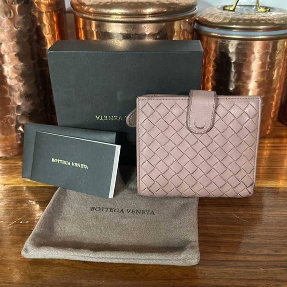 Bottega Veneta wallet. Beautiful blush color.